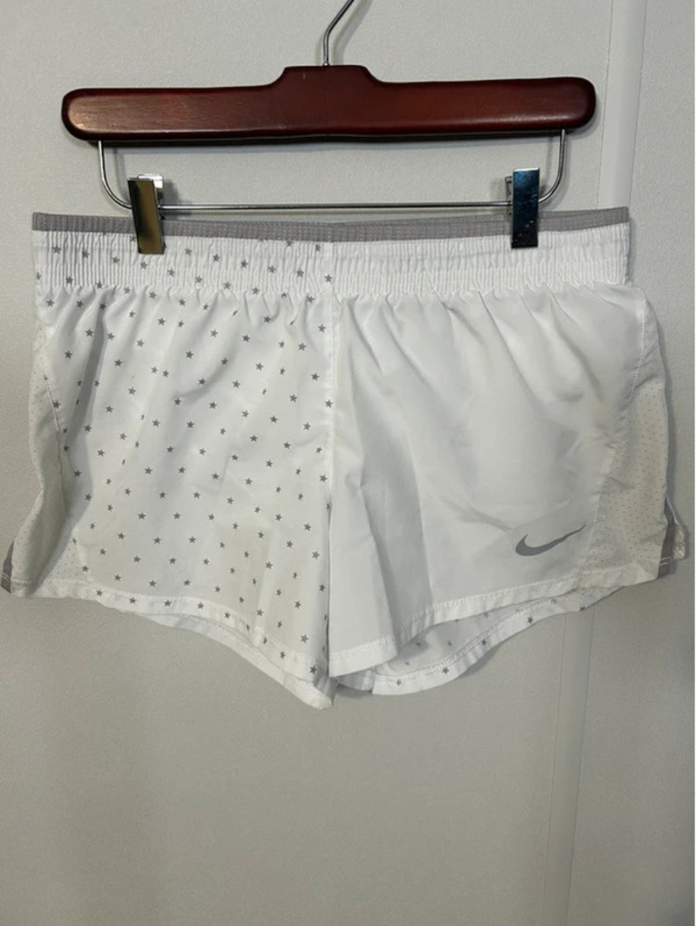 Nike Dri-FIT Women’s M White Gray Star Print Athletic Running Shorts